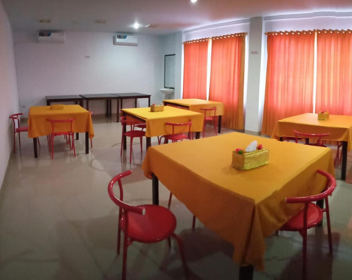 Hotel Meganita Mamuju Kültér fotó