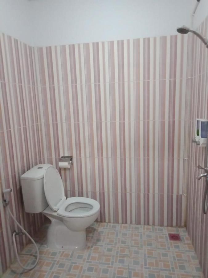 Hotel Meganita Mamuju Kültér fotó