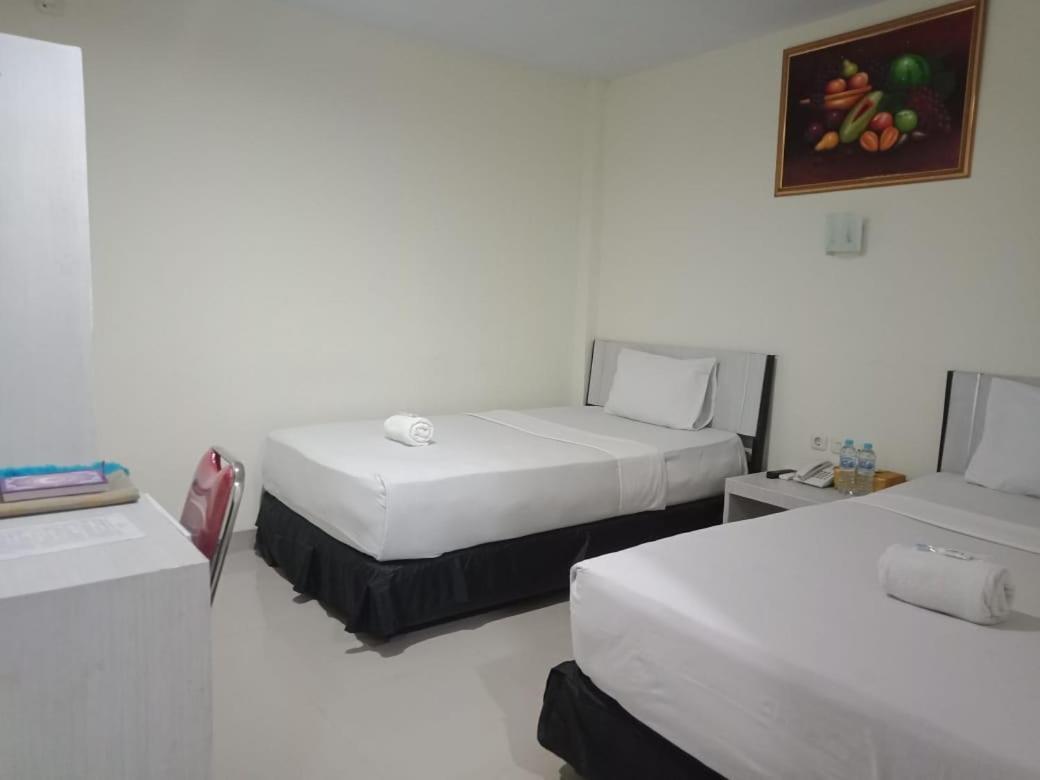 Hotel Meganita Mamuju Kültér fotó
